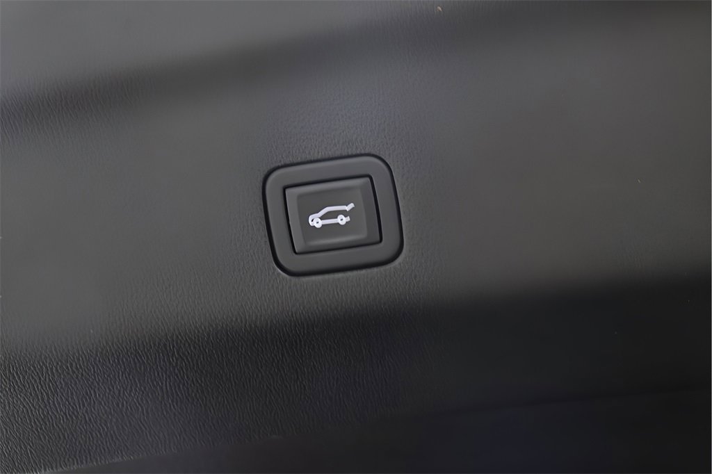 Used 2024 Cadillac Escalade ESV Sport Platinum w/ LPO, ONYX Package image 34