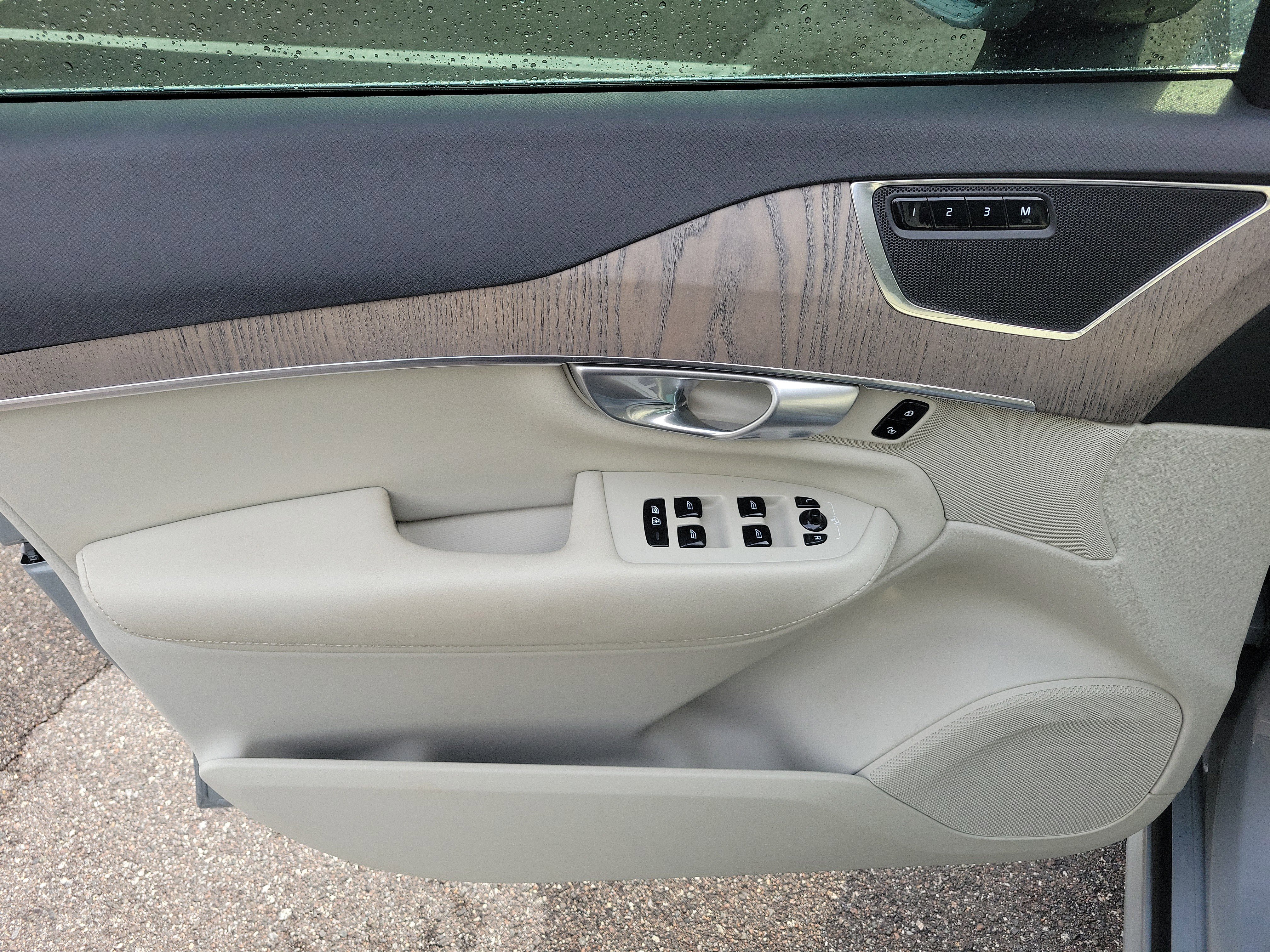 Used 2024 Volvo XC90 B6 Plus w/ Protection Package Premier image 19