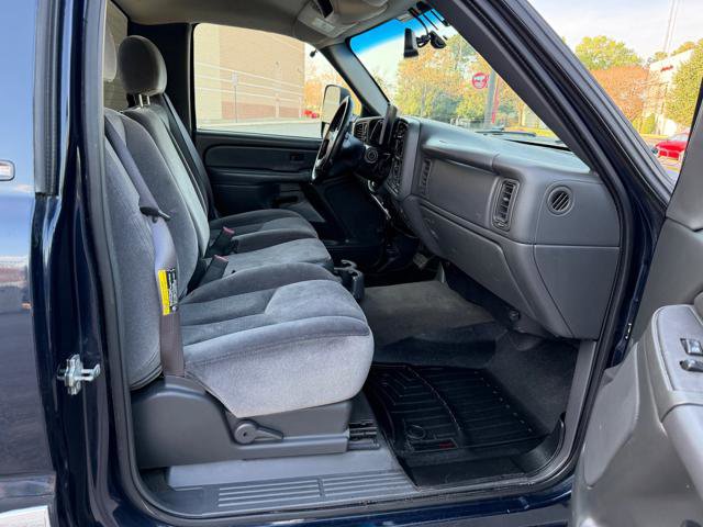 Used 2006 GMC Sierra 2500 SLE w/ Snow Plow Prep Package image 16