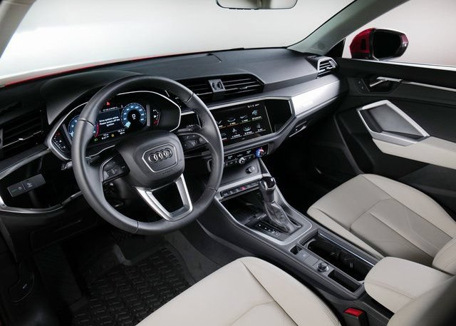 Used 2025 Audi Q3 2.0T Premium w/ Convenience Package AWD/4WD image 3
