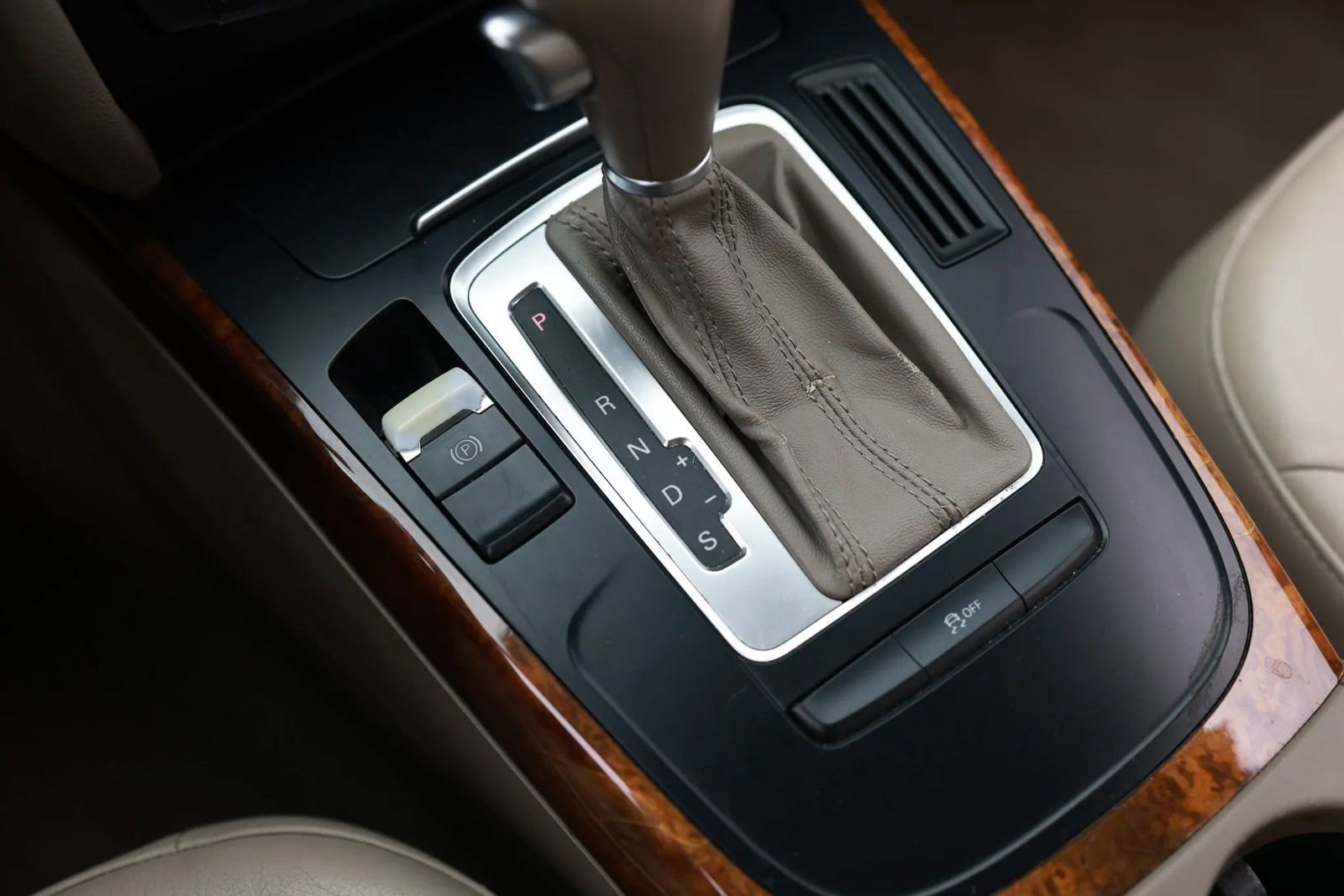 Used 2011 Audi A4 2.0T Premium image 38