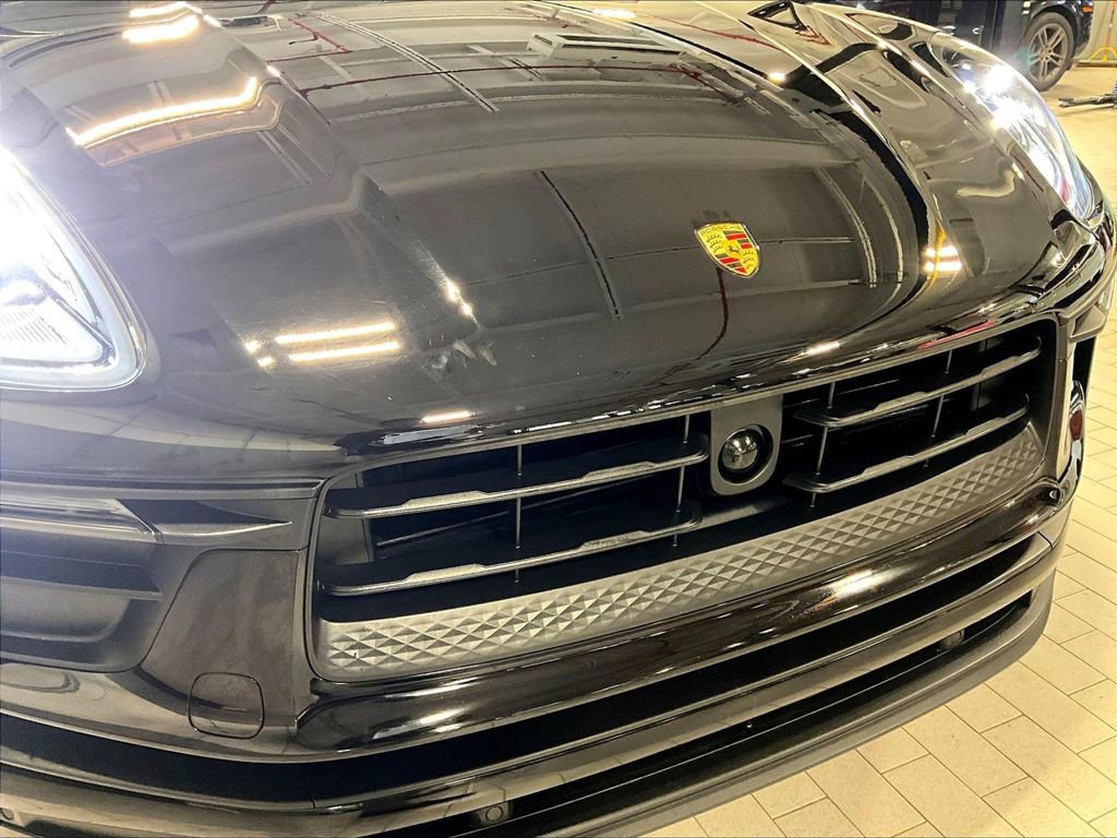Certified 2023 Porsche Macan image 32