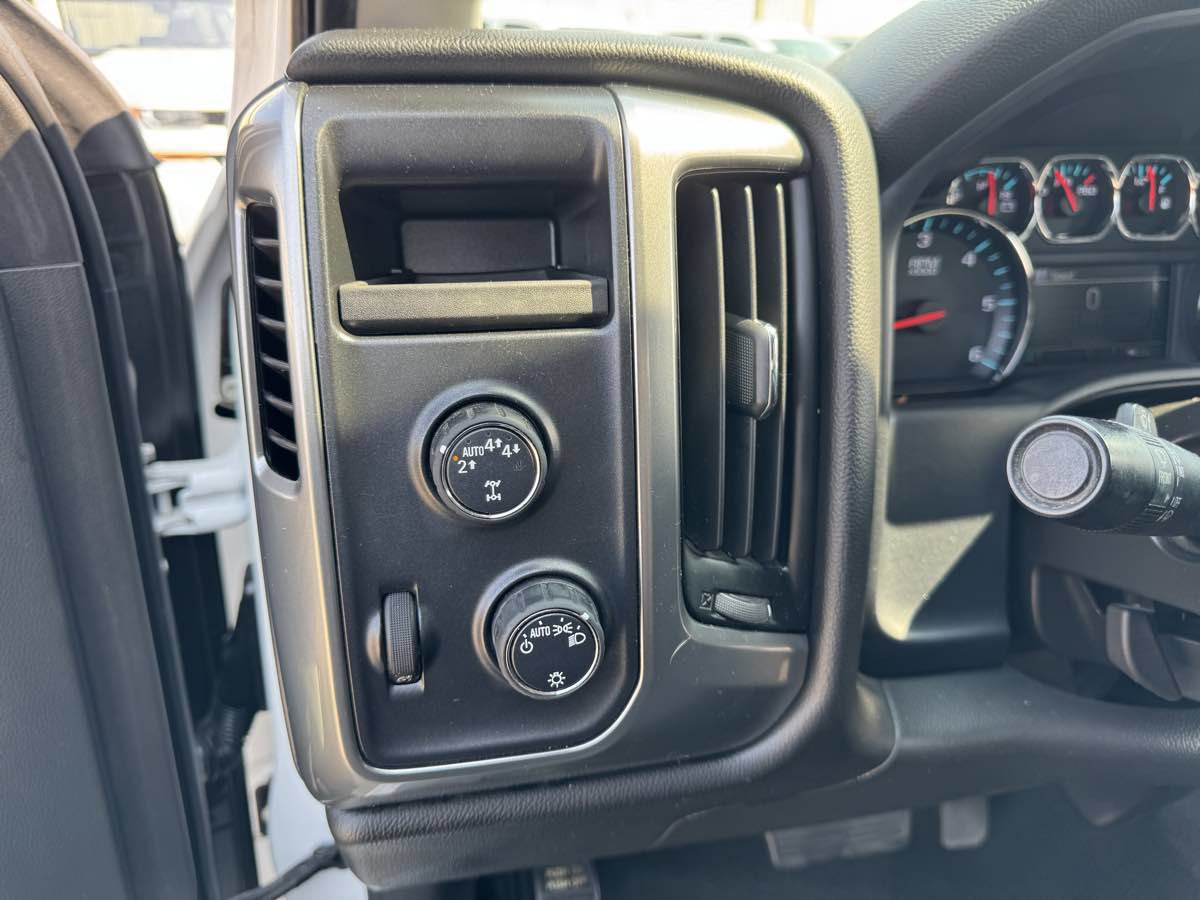 Used 2018 Chevrolet Silverado 1500 LT w/ Trailering Package AWD/4WD image 28