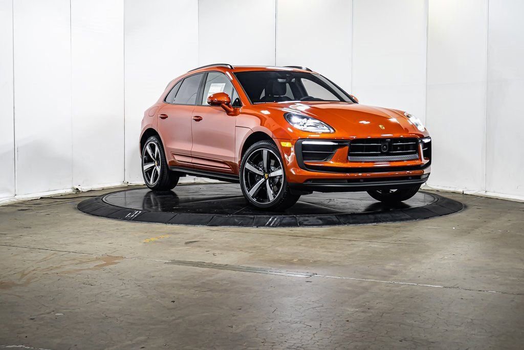 Used 2025 Porsche Macan image 9