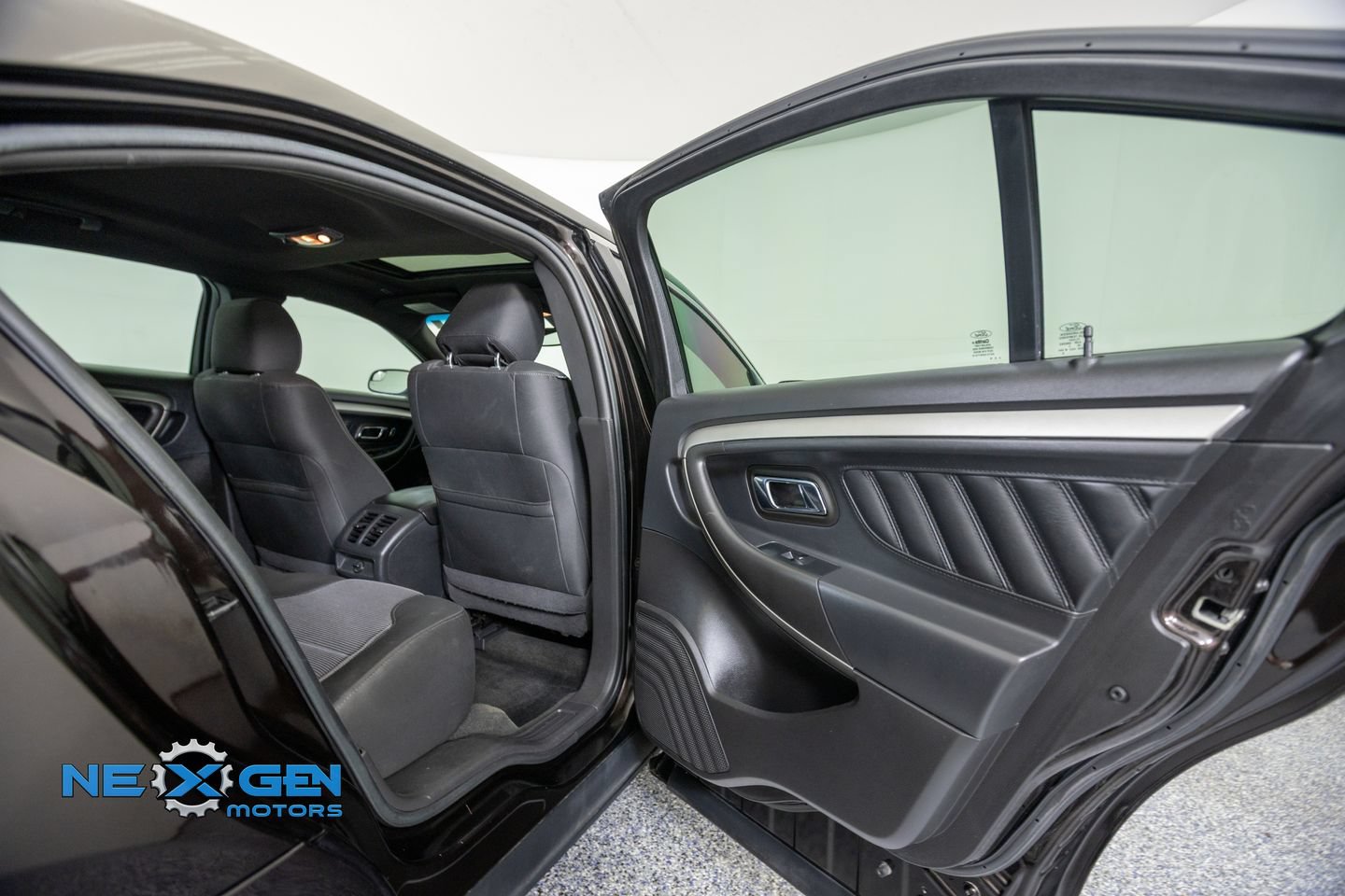 Used 2013 Ford Taurus SEL FWD image 33