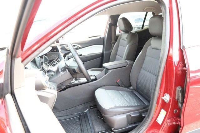 Used 2025 Chevrolet Trax LT w/ LT Convenience Package FWD image 8