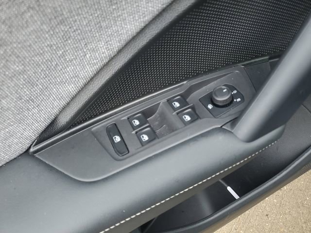 Used 2025 Volkswagen Tiguan S image 19