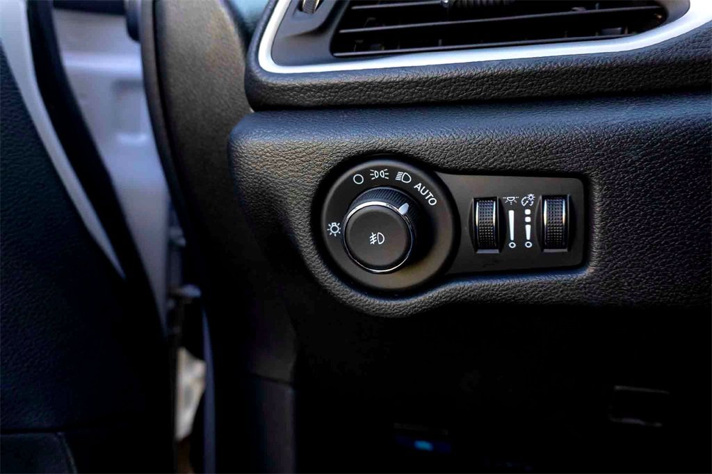 New 2026 Chrysler Pacifica Select w/ S Appearance Package image 11