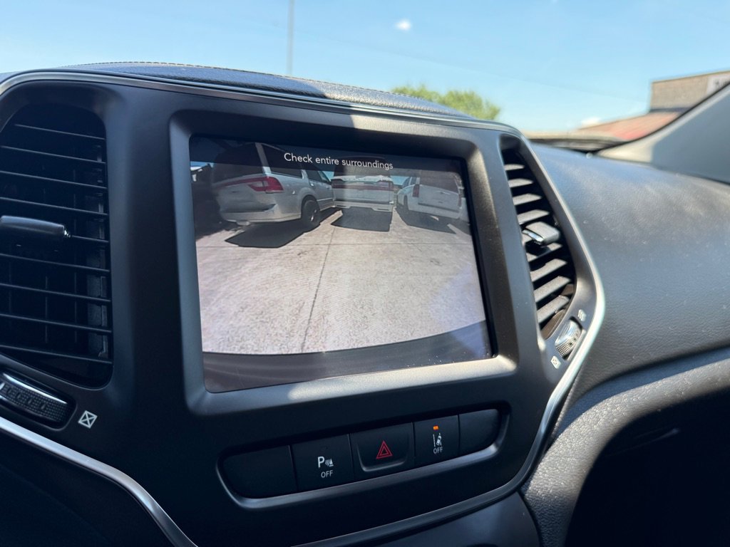 Used 2021 Jeep Cherokee Latitude Lux w/ Sun & Sound Group FWD image 34