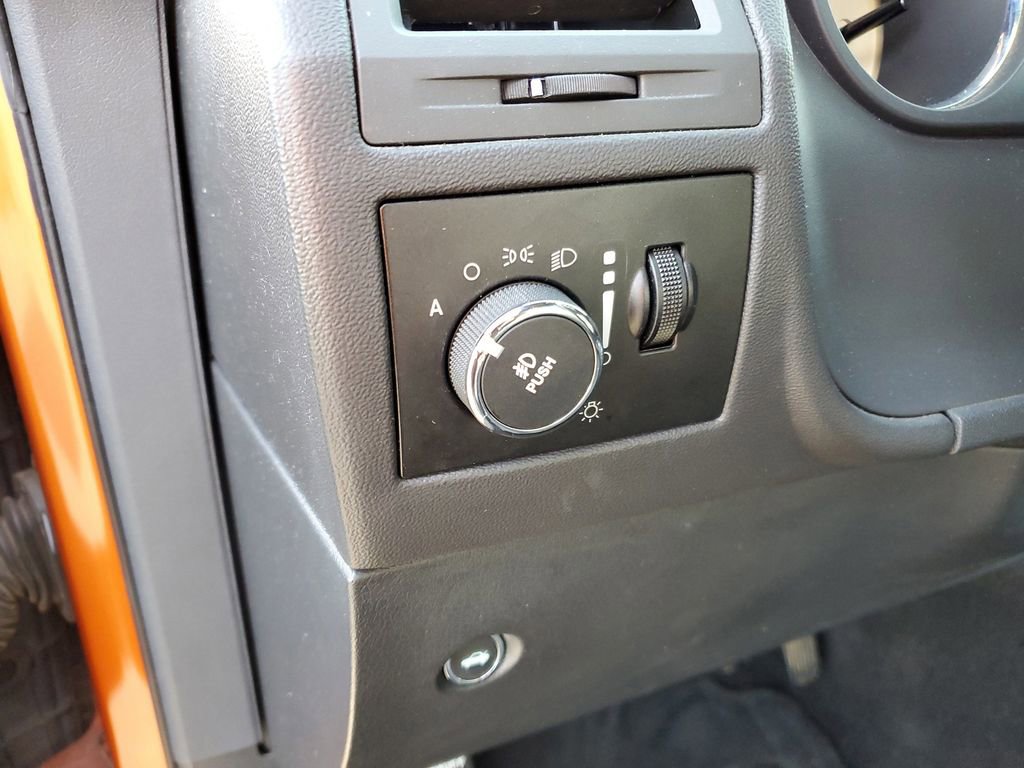 Used 2011 Dodge Challenger image 10