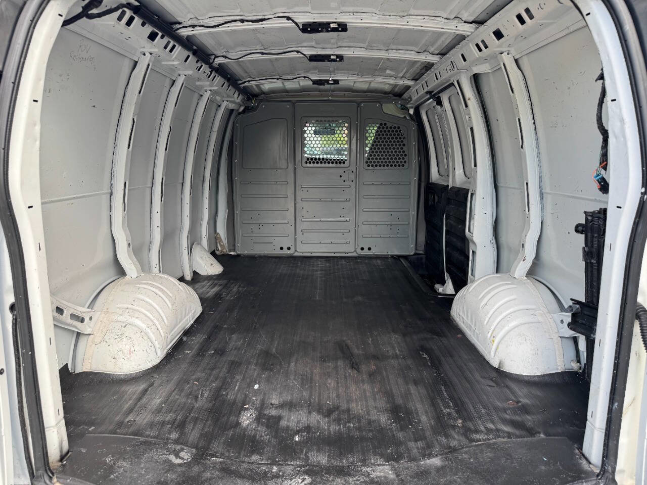 Used 2016 Chevrolet Express 2500 RWD image 13