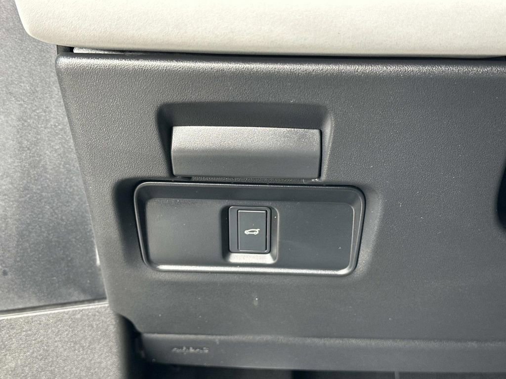 Used 2025 Land Rover Range Rover Evoque S image 22