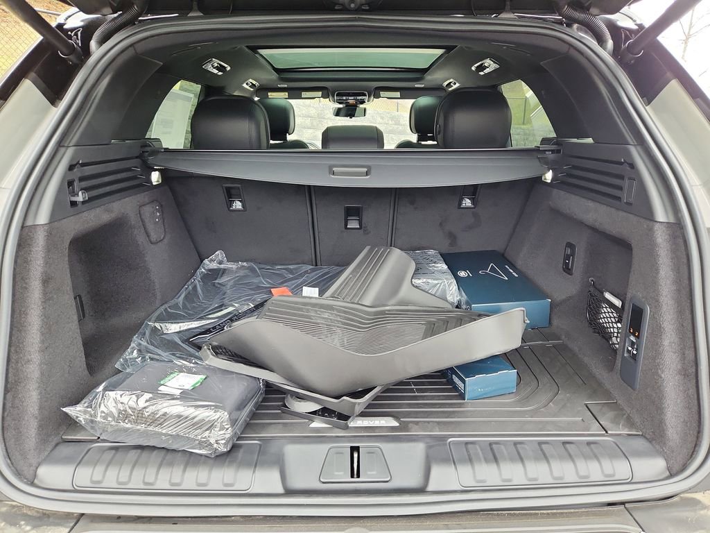 Used 2025 Land Rover Range Rover Sport SE image 13