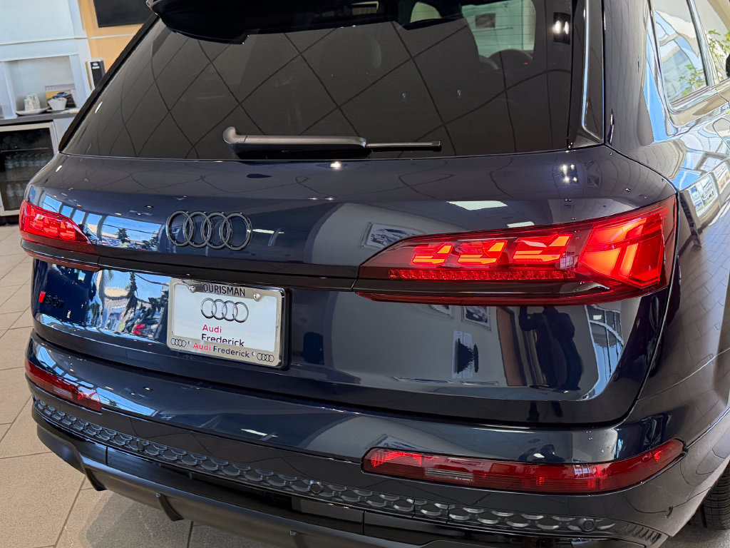 New 2026 Audi SQ7 Prestige AWD/4WD image 3
