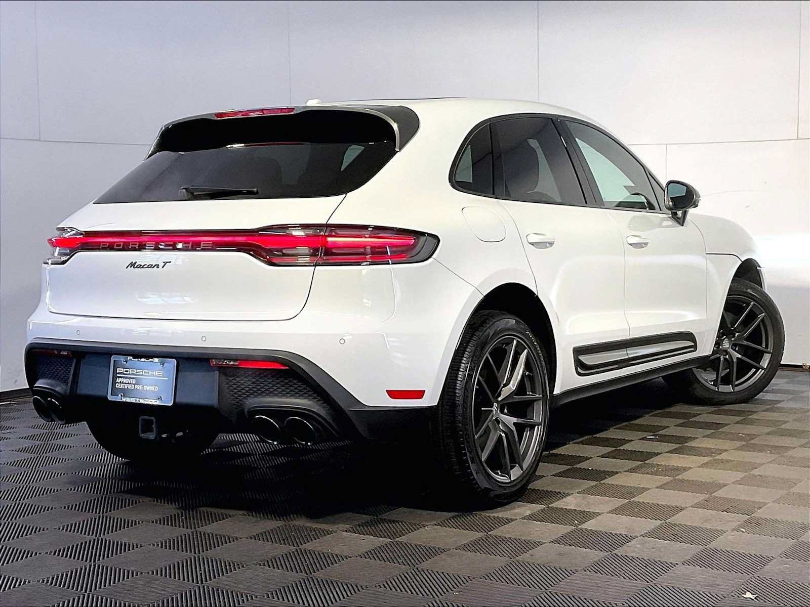 Certified 2023 Porsche Macan Turbo AWD/4WD image 7