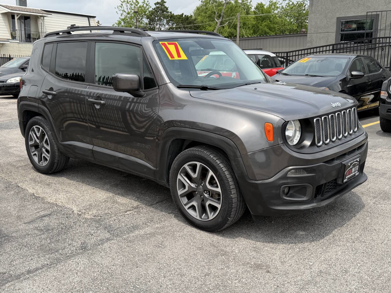 Used 2017 Jeep Renegade Latitude FWD image 7