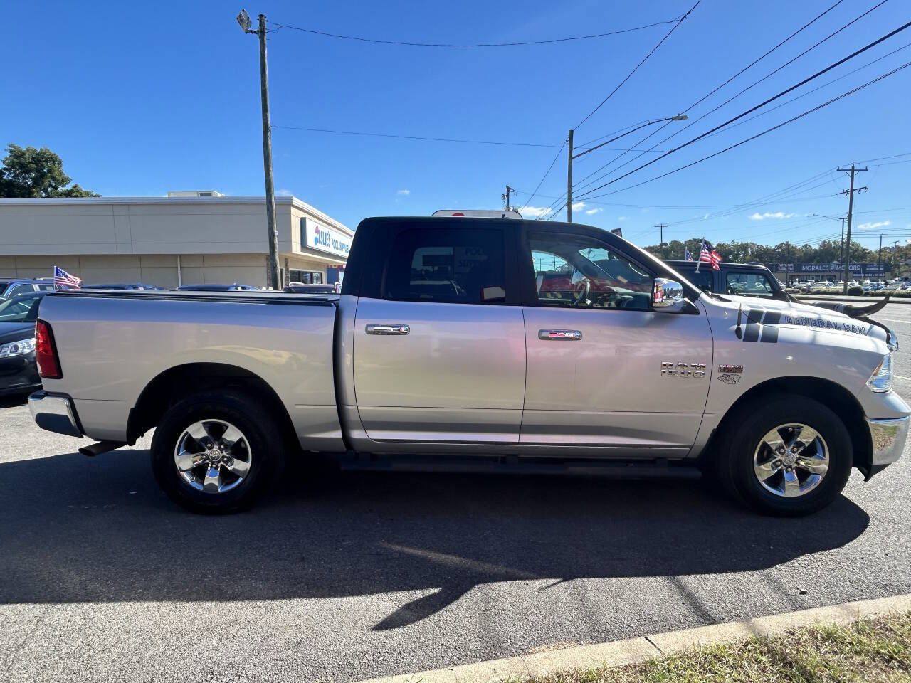 Used 2018 RAM 1500 Classic SLT image 4
