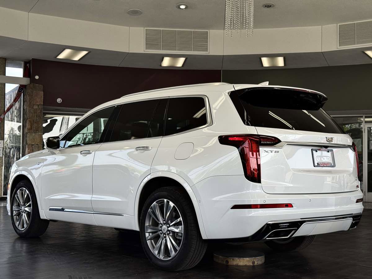 Used 2024 Cadillac XT6 Premium Luxury w/ Technology Package image 15