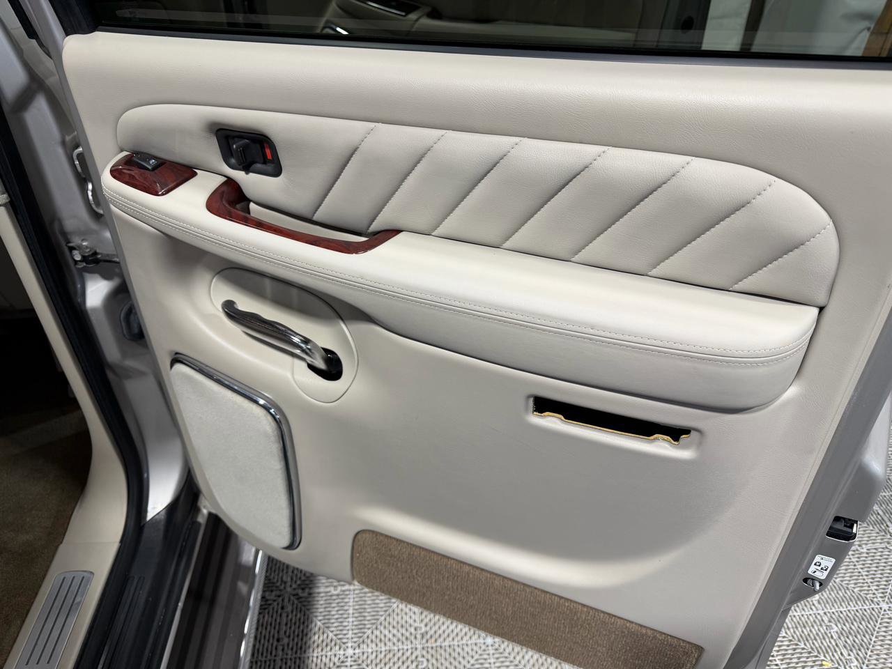 Used 2004 Cadillac Escalade ESV Platinum image 15
