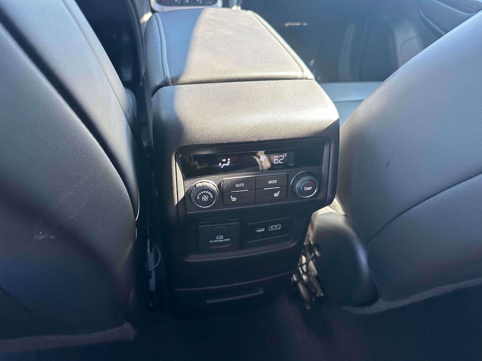 Used 2022 GMC Acadia SLT w/ Technology Package image 12