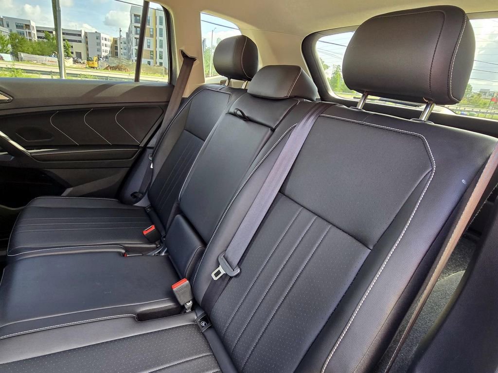 Used 2024 Volkswagen Tiguan SE image 36