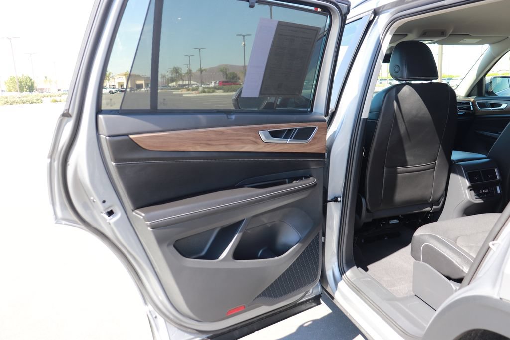 Used 2026 Volkswagen Atlas SE AWD/4WD image 16