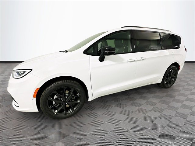 New 2026 Chrysler Pacifica Limited image 12