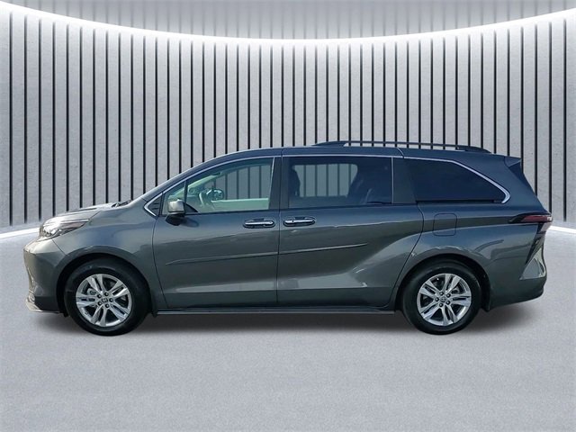 Used 2025 Toyota Sienna XLE w/ XLE Plus Package image 8