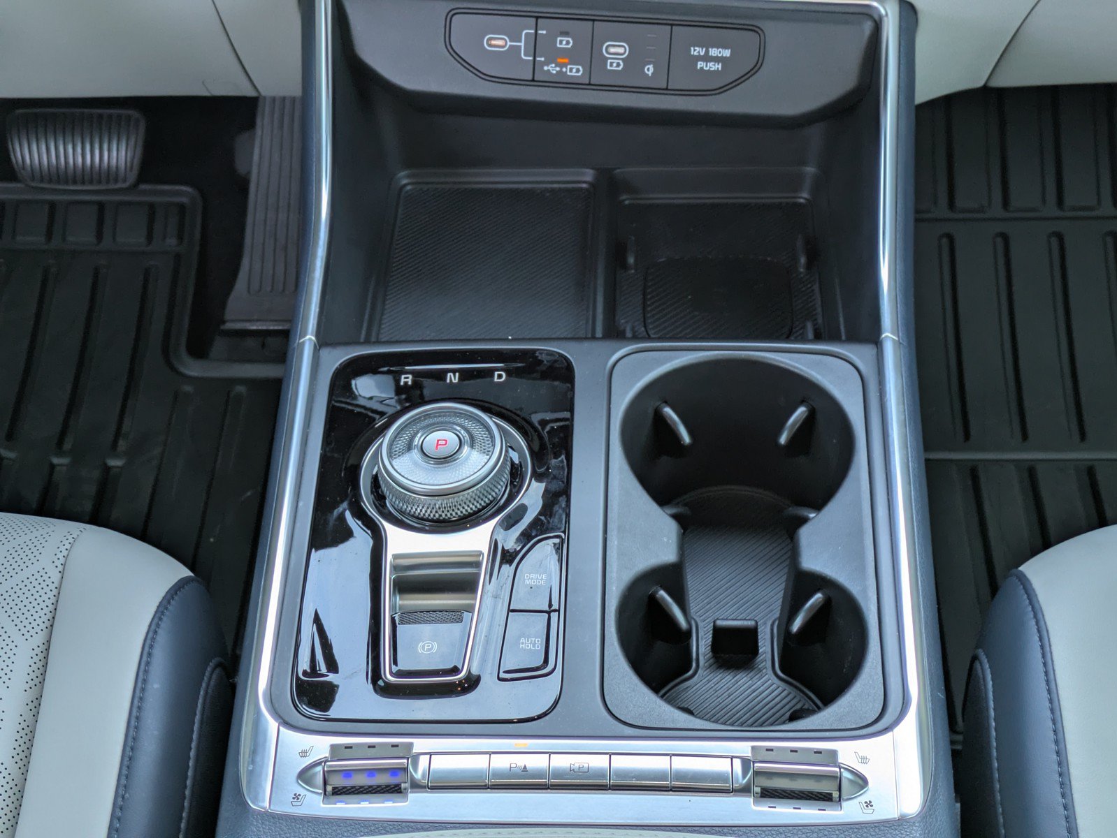 Certified 2025 Kia Carnival SX FWD image 17