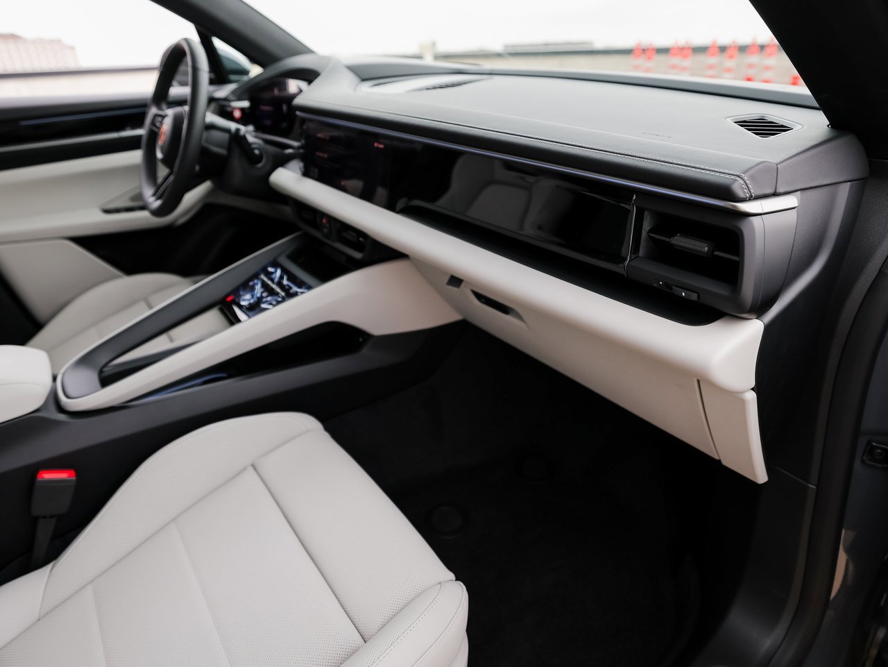 New 2025 Porsche Macan 4S Electric image 28