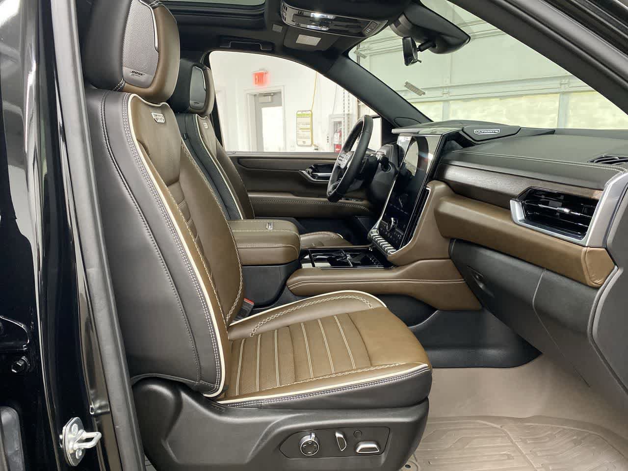 Used 2025 GMC Yukon Denali Ultimate w/ LPO, Floor Liner Package AWD/4WD image 18