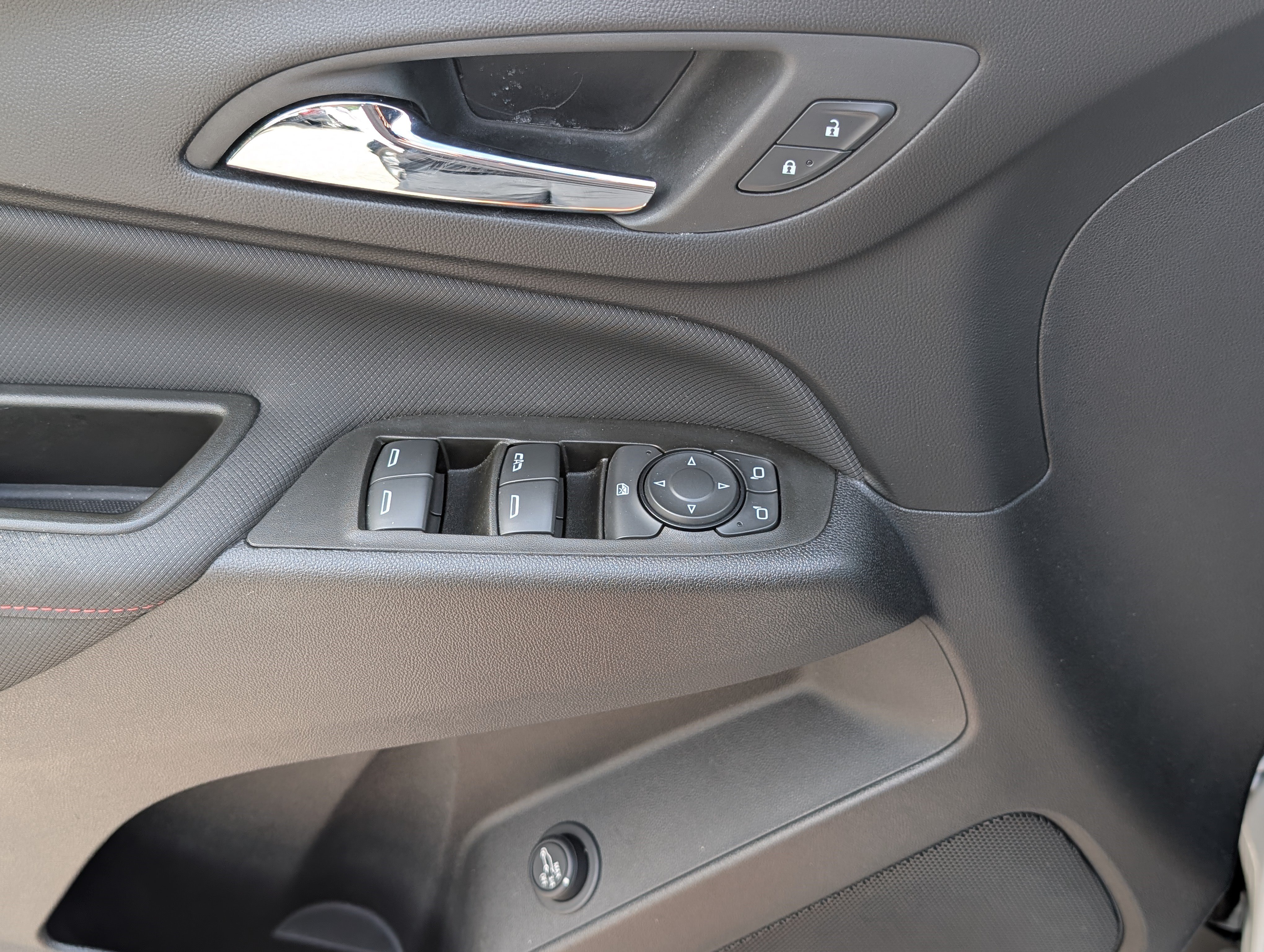 Used 2023 Chevrolet Equinox RS FWD image 15