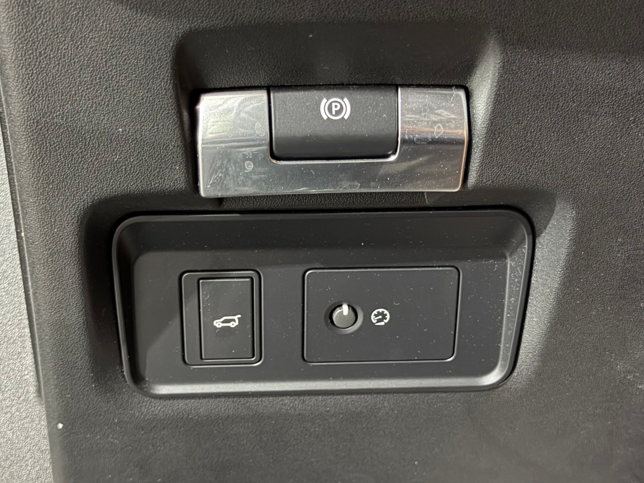 Used 2020 Land Rover Discovery Sport S AWD/4WD image 15