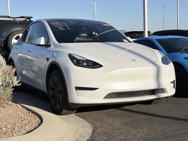 Used 2024 Tesla Model Y Long Range image 3