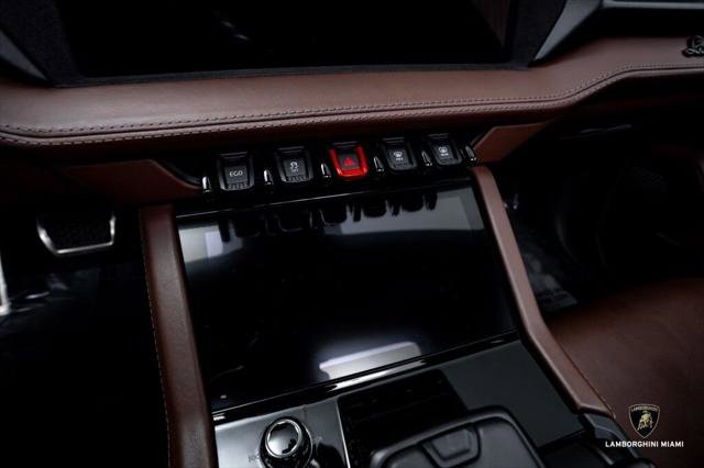 Used 2025 Lamborghini Urus SE image 30