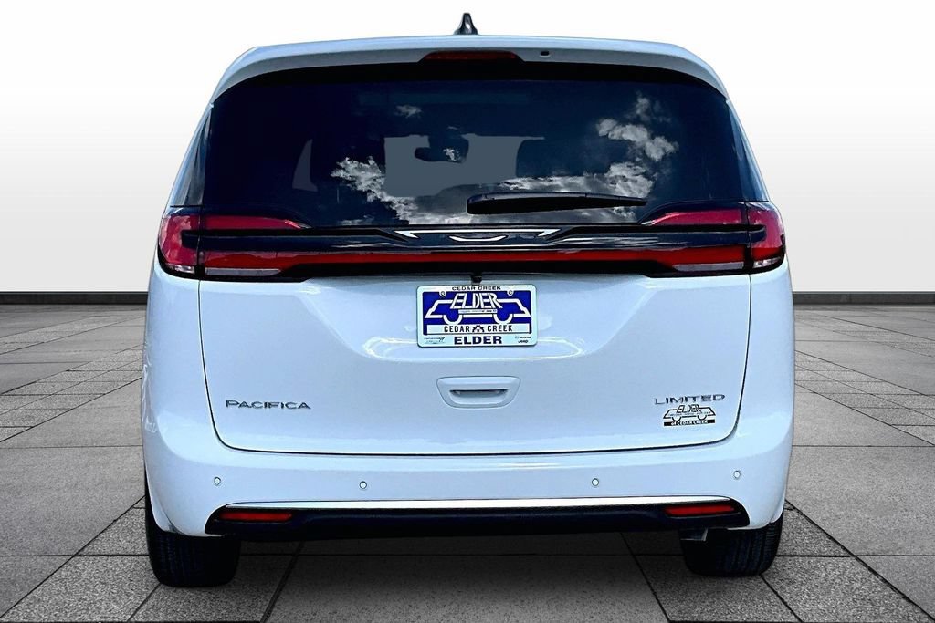 New 2027 Chrysler Pacifica Limited FWD image 4