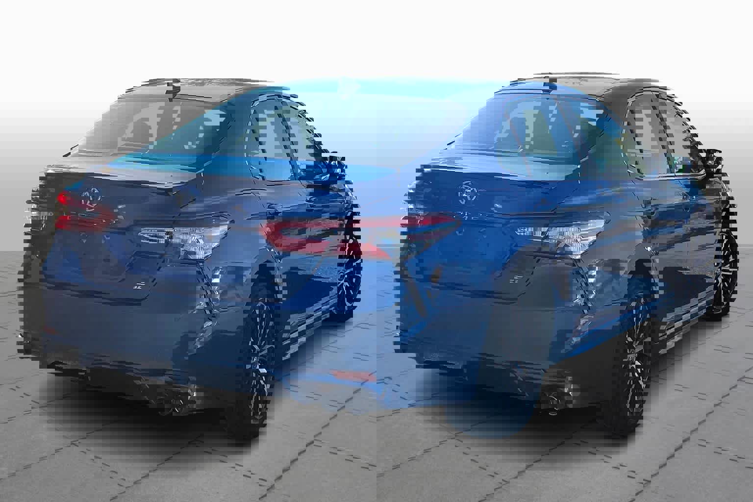 Used 2020 Toyota Camry SE image 13