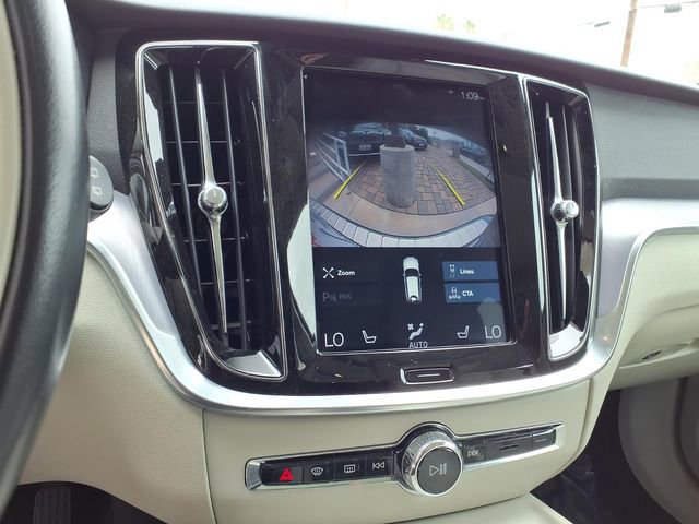 Used 2020 Volvo V60 T5 Cross Country image 16