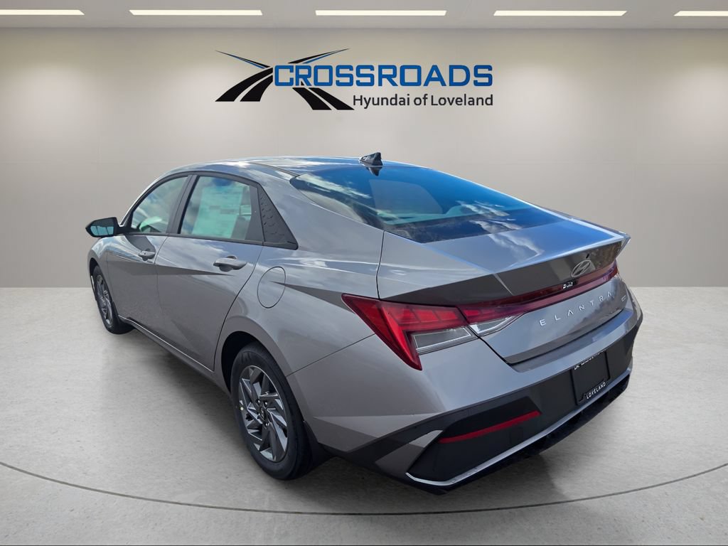 Used 2026 Hyundai Elantra Hybrid FWD image 3