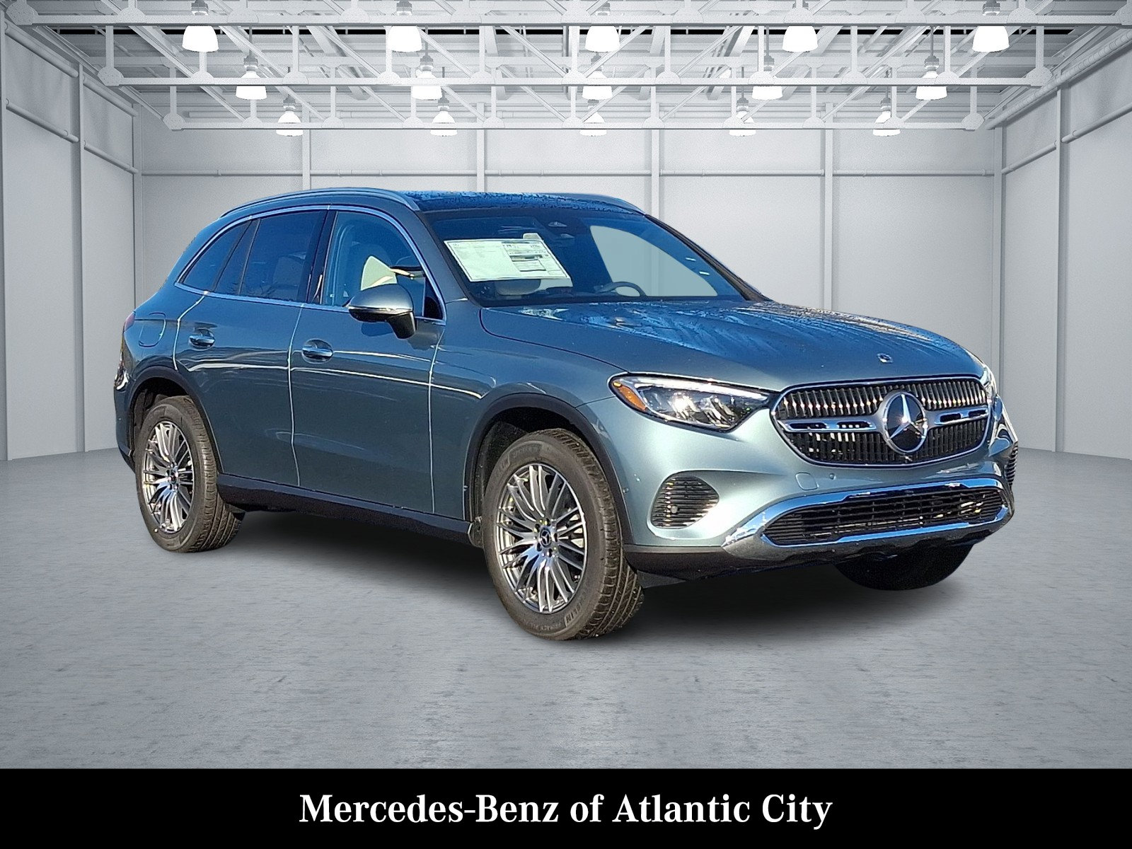 Used 2026 Mercedes-Benz GLC 300 4MATIC image 1