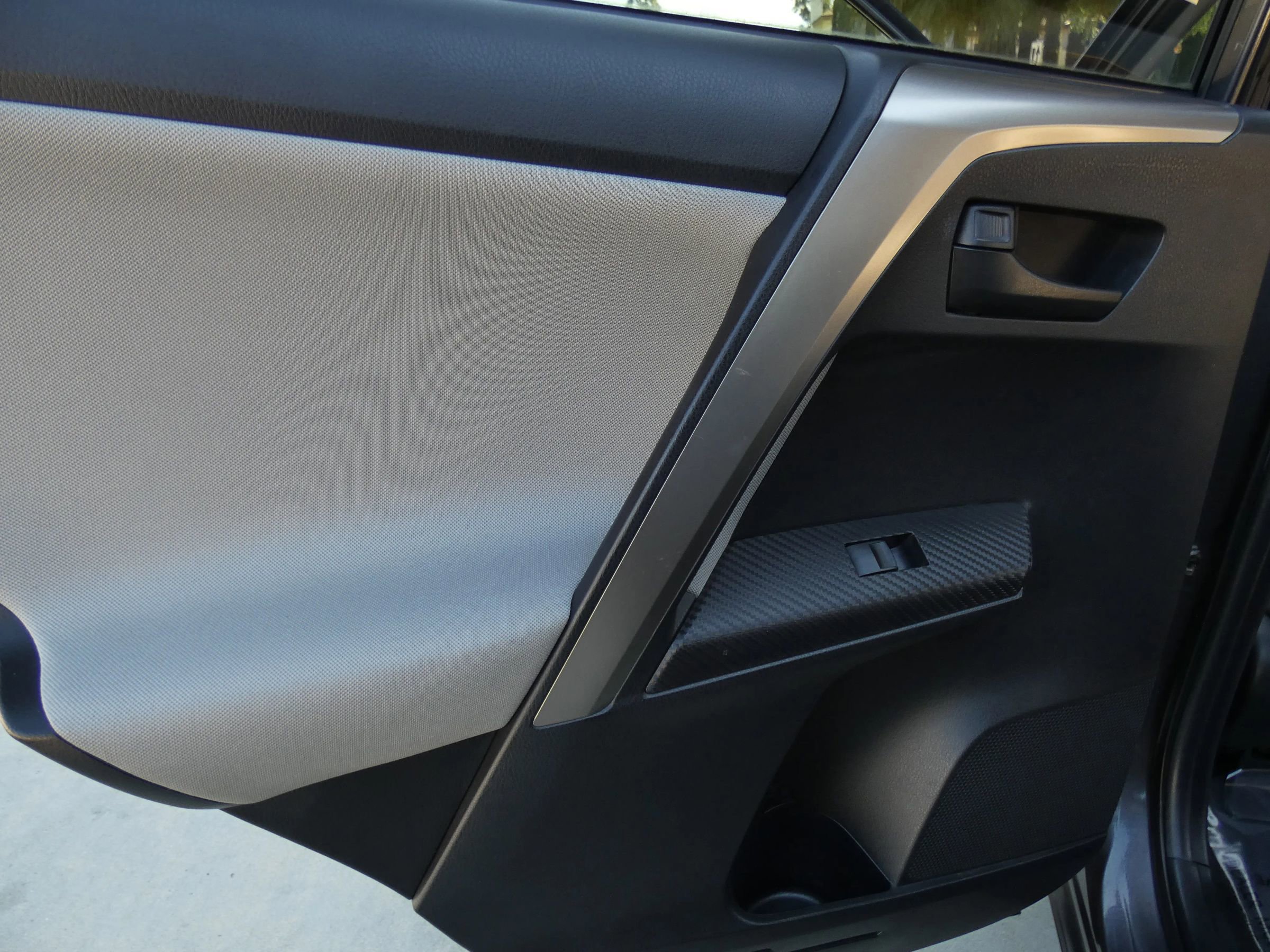 Used 2015 Toyota RAV4 LE image 39