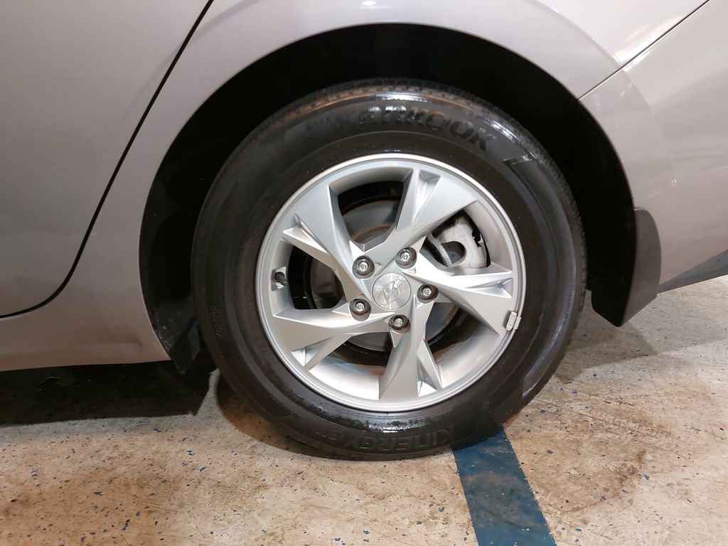 Used 2023 Hyundai Elantra SE FWD image 35