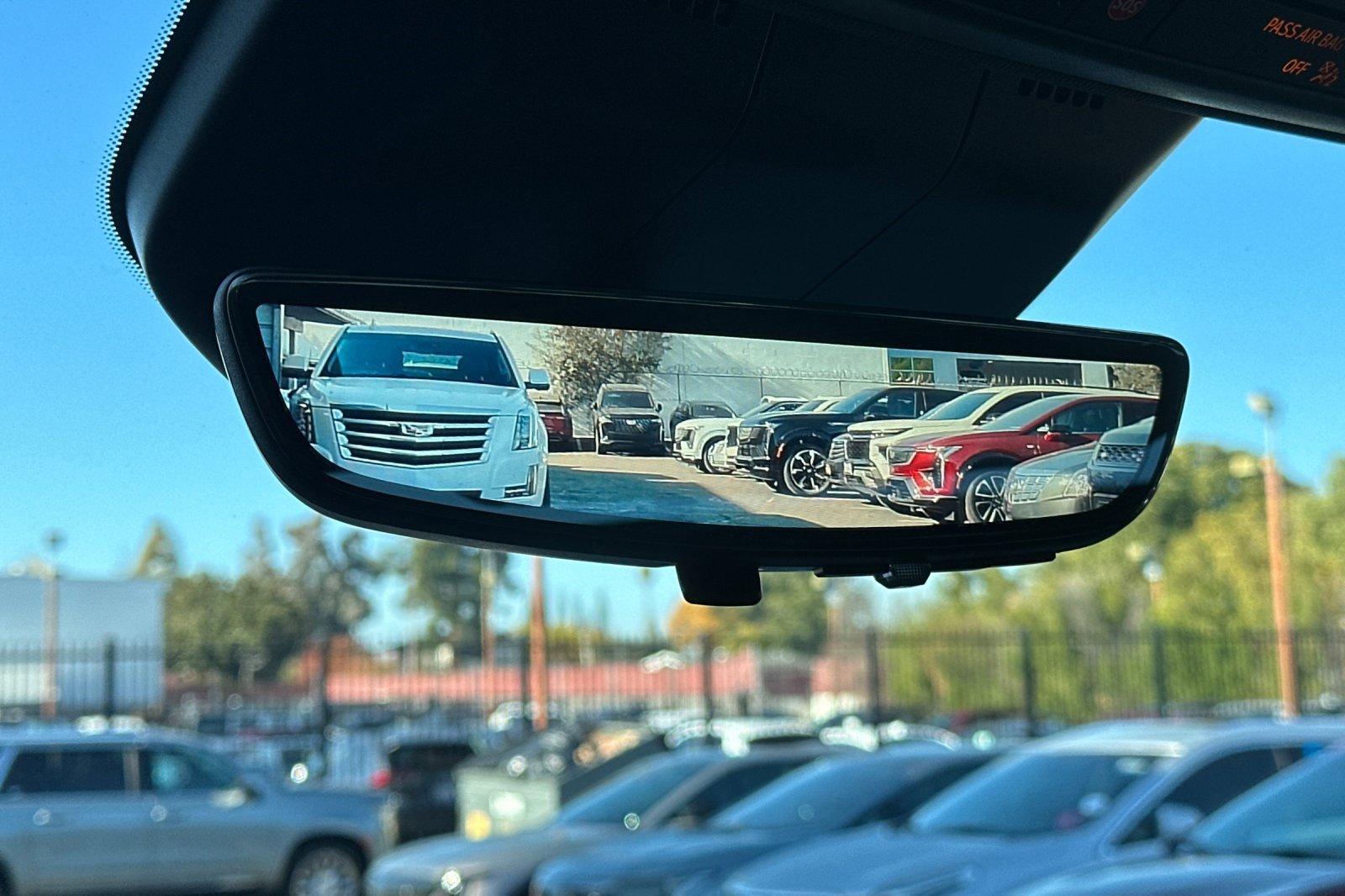 Used 2025 Cadillac Escalade Premium Luxury image 24