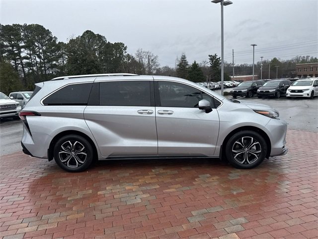 Used 2025 Toyota Sienna Platinum image 37