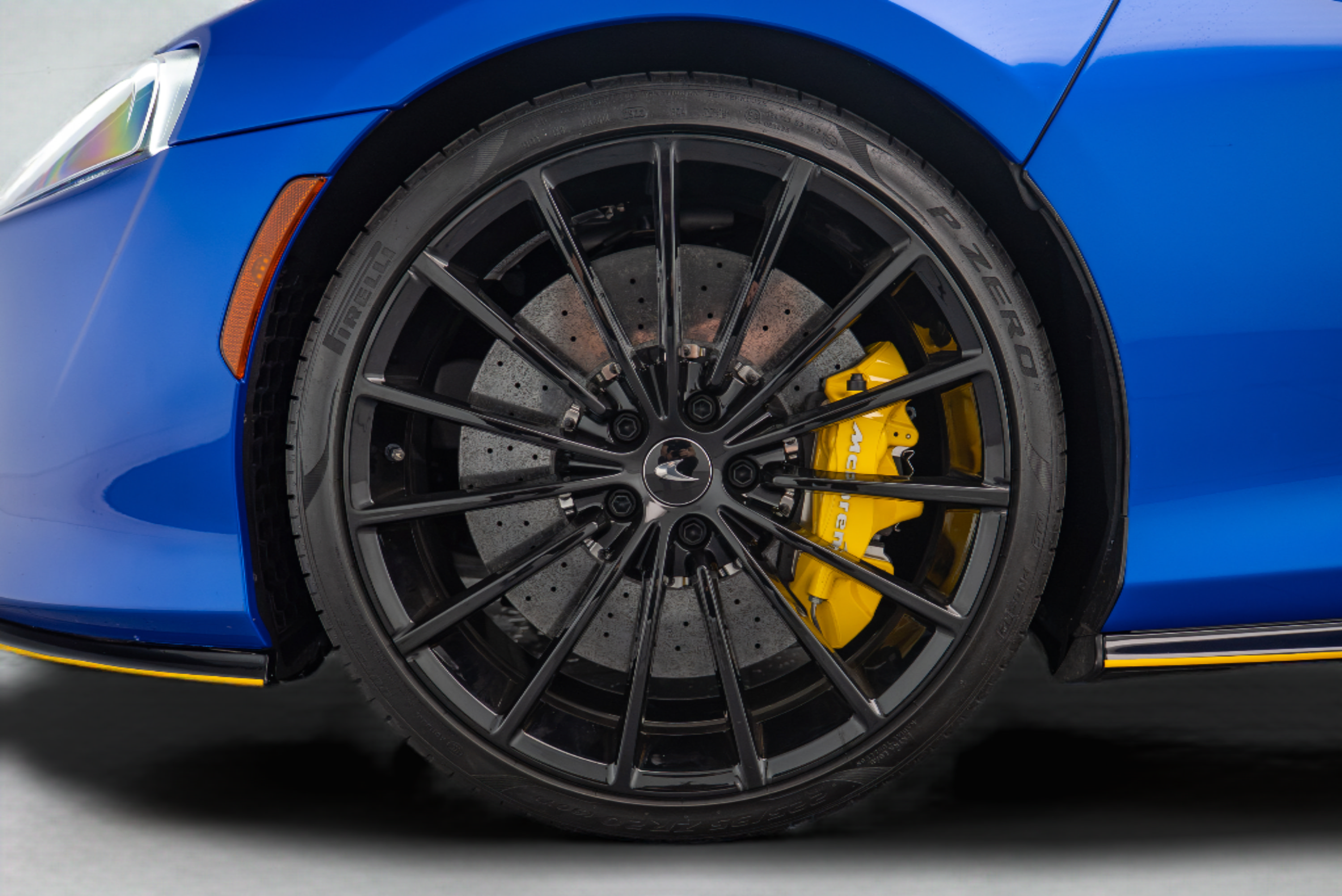 Used 2023 McLaren GT RWD image 17