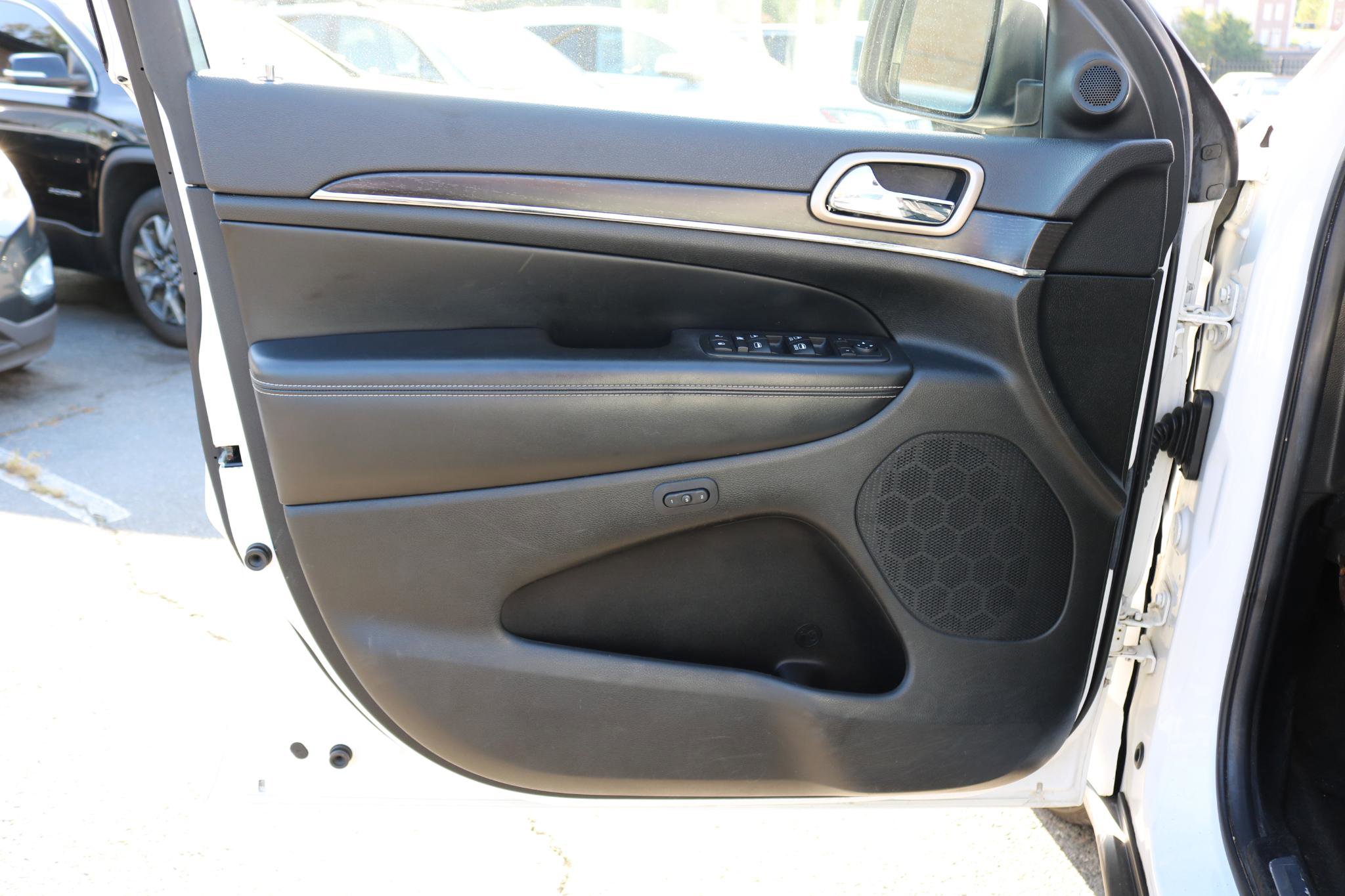 Used 2014 Jeep Grand Cherokee Limited image 13