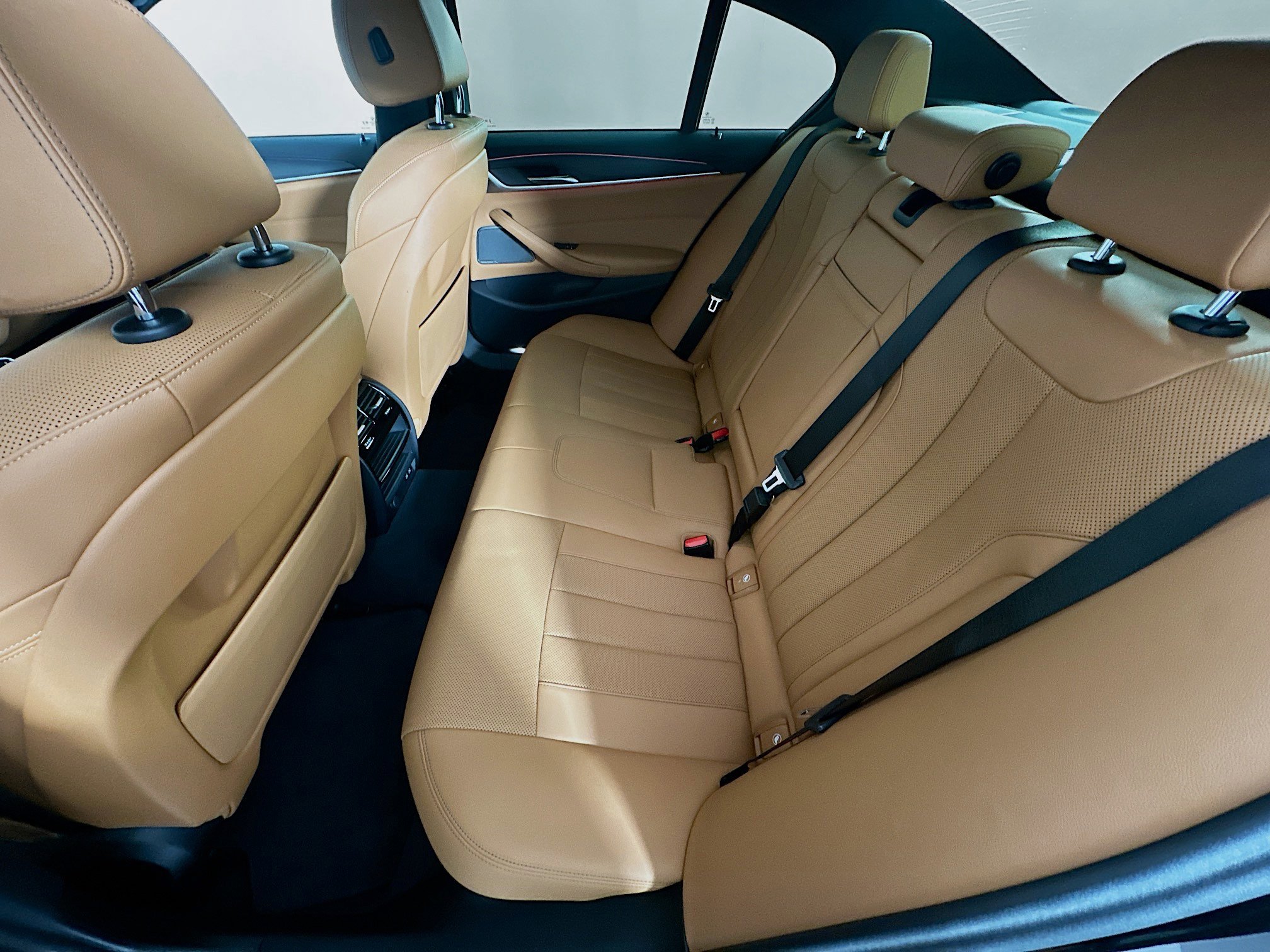 Used 2023 BMW 530i w/ Premium Package RWD image 30