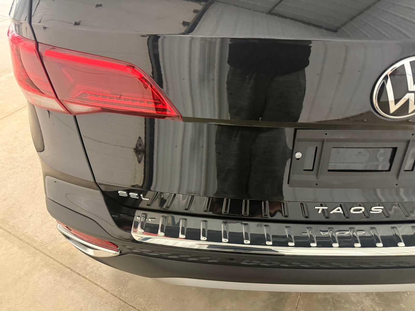 Certified 2023 Volkswagen Taos SEL AWD/4WD image 17