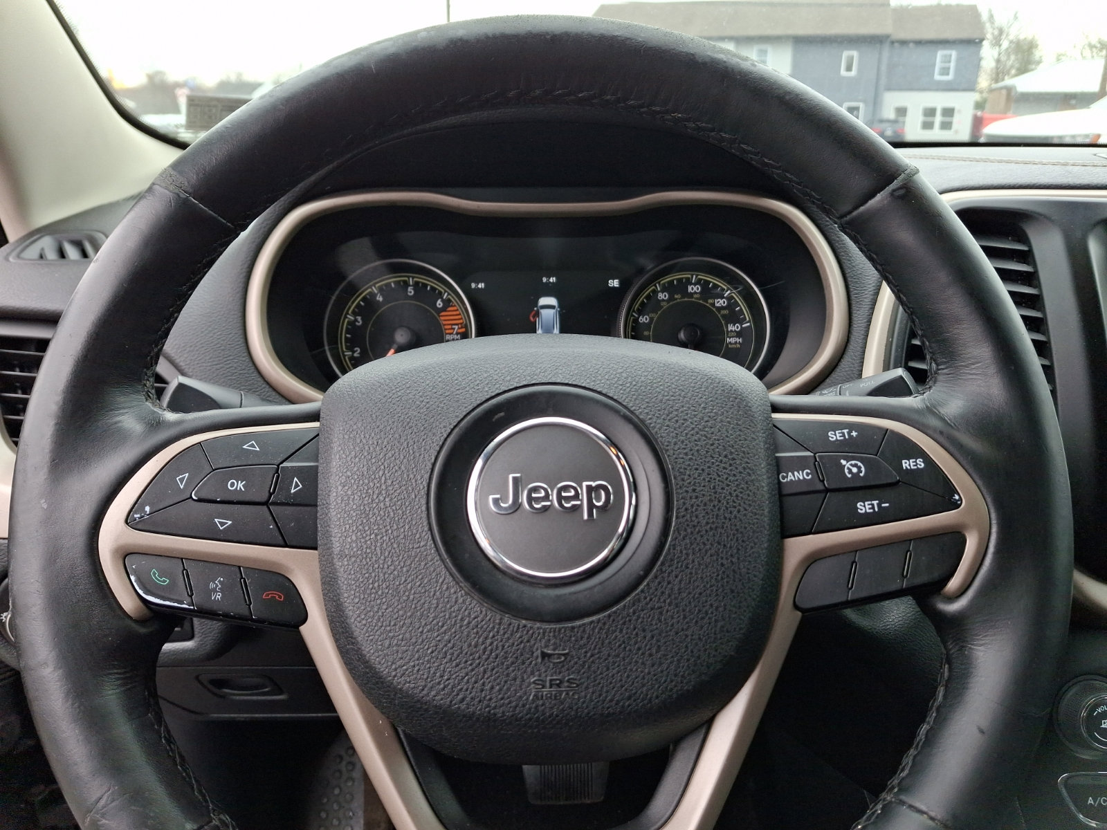 Used 2016 Jeep Cherokee Limited image 18