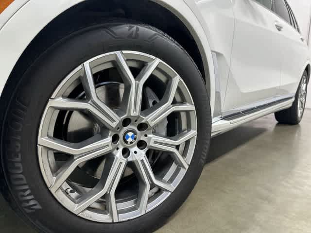 Used 2025 BMW X7 xDrive40i AWD/4WD image 29